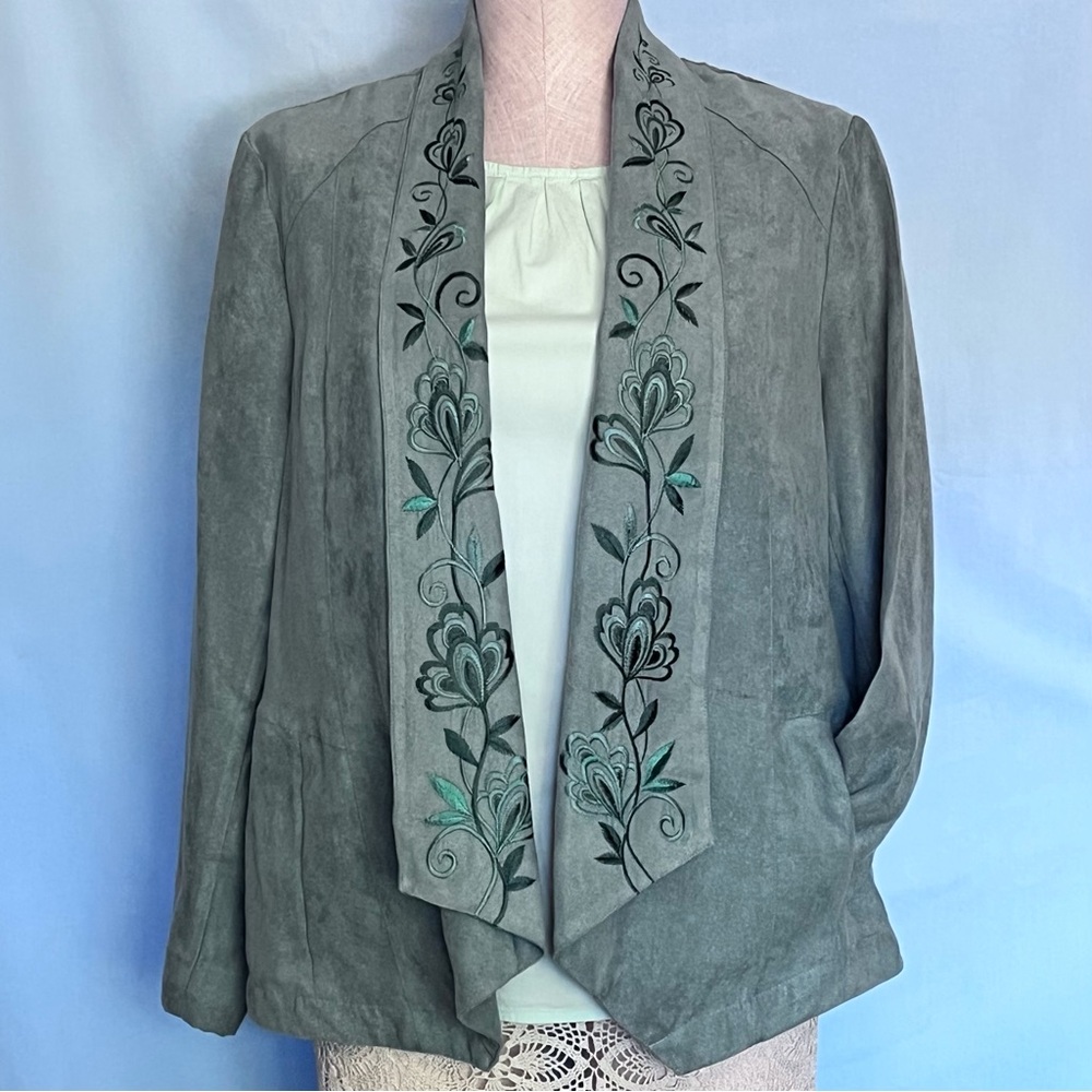 Lovely Sage Green Embroidered Blazer with Open-Front Design. Size L